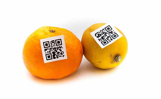 E-commerce in small retail could look like this: Fruit labelled with a QR code