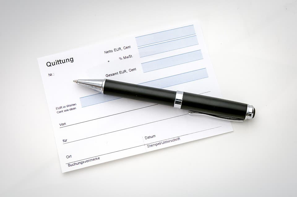 Receipt and pen to fill out by hand - no longer necessary with WooCommerce / German Market Invoice Creation.
